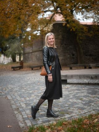 ŠATY SOPHIE 🫶 . 🌸 Elegantní verze Nová sezóna, nové barvy ✨ Naše oblíbené šaty Sophie od české značky Alla Fashion jsou...